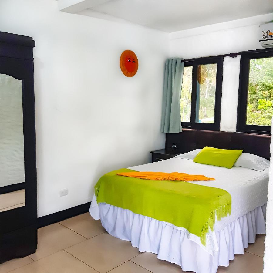 Hotel Mi Paraiso Rio Dulce Castillo de San Felipe Exteriör bild